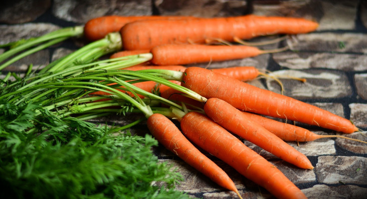 carrots-2387394-1920.jpg