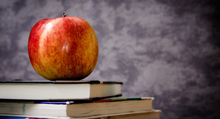 jarmoluk-apple-256261.jpg